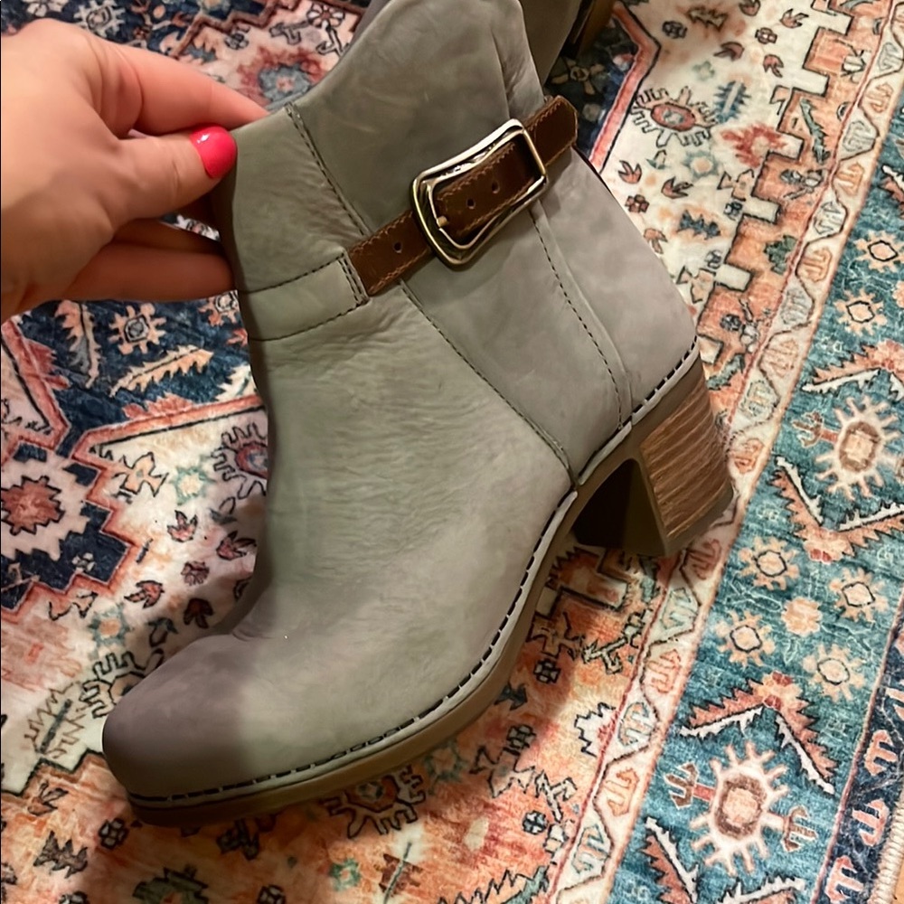 Dansko leather boots in EUC